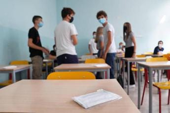 Galleria foto 'Covid e scuola, studio mostra utilità mascherina in classe' - foto 1