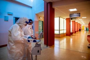 Galleria foto 'Covid Emilia Romagna, 2.881 contagi e 9 morti: bollettino 4 novembre' - foto 1