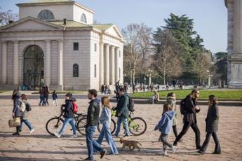 Galleria foto 'Covid Italia, i dati Iss: scende l’occupazione delle terapie intensive' - foto 1