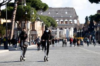 Galleria foto 'Covid oggi Lazio, 4.078 casi e 5 morti. A Roma 2.094 contagi' - foto 1