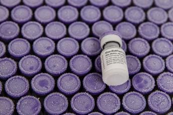 Galleria foto 'Covid, Pfizer avvia test su vaccino jolly contro più varianti' - foto 1