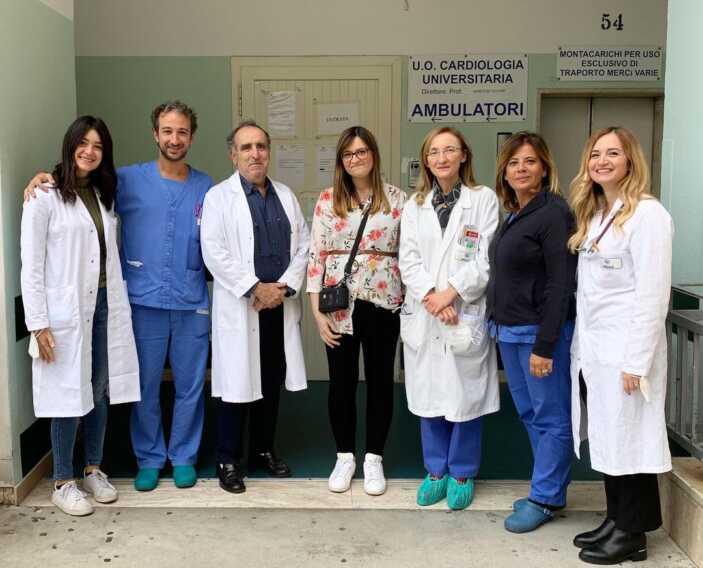 Incinta all’ottavo mese scopre una rara cardiopatia: 30enne partorisce con un defibrillatore indossabile