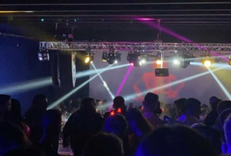 Poca sicurezza e prezzi folli: bolgia nelle discoteche per Halloween