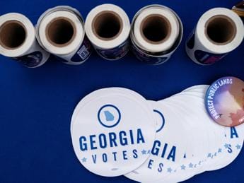 Galleria foto 'Elezioni midterm Usa 2022, in Georgia ex campione di football sfida reverendo' - foto 1