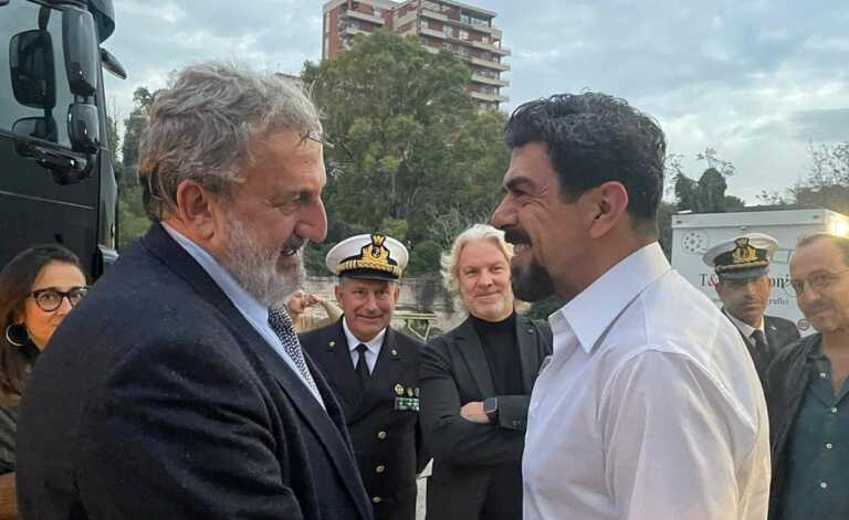 Favino a Taranto sul set de “Il comandante”. Emiliano: «Cinema strumento di crescita»