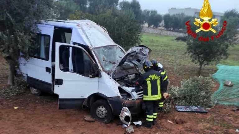 Galleria foto 'Furgone fuori strada nel Brindisino: tre braccianti feriti' - foto 1