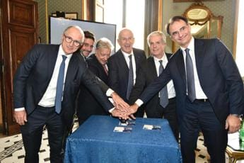 Galleria foto 'Gruppo Sapio compie 100 anni e celebra compleanno con un francobollo' - foto 1