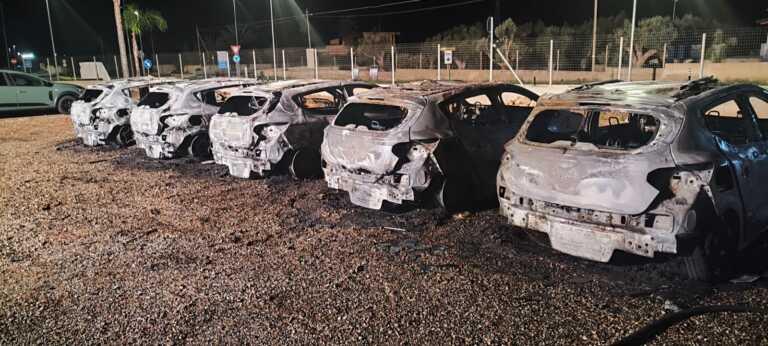 Casarano, fiamme nella notte: distrutte auto in una concessionaria e mezzi per la raccolta rifiuti
