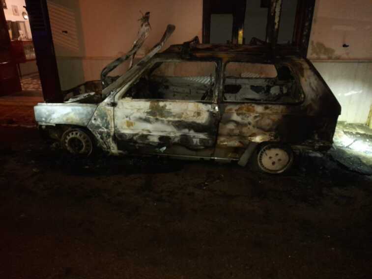 Seclì, in fiamme l’auto di un consigliere comunale: è il secondo caso in pochi giorni