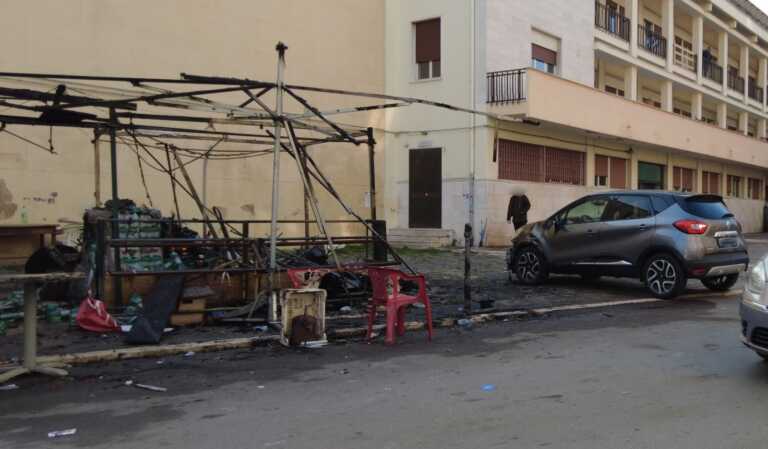 Galleria foto 'Incendio distrugge un chiosco a Foggia: trovate tracce di liquido infiammabile' - foto 1