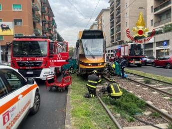 Galleria foto 'Incidente Milano, 14enne in bici muore investito da tram' - foto 1