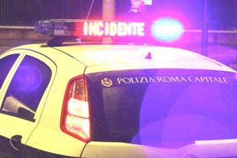 Galleria foto 'Incidente Roma, schianto tra furgone e minicar: un morto' - foto 1