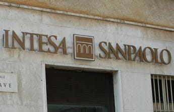 Galleria foto 'Intesa Sanpaolo, utile di 3,28 miliardi dopo rettifiche su Russia' - foto 1