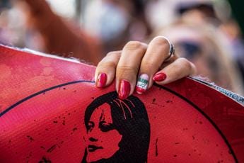 Galleria foto 'Iran, morta un’altra ragazza: proteste e polizia spara' - foto 1