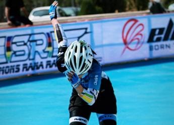 Galleria foto 'Iran, un’altra atleta sfida Teheran: pattinatrice in gara senza velo' - foto 1