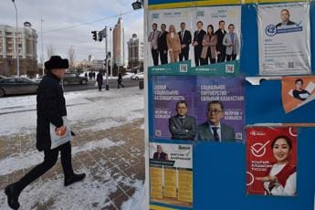 Galleria foto 'Kazakistan, Tokayev presidente con l’81,3%' - foto 1