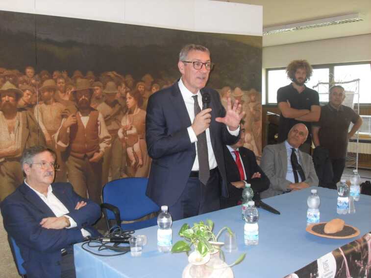 Landini a Cerignola per celebrare Di Vittorio: «Ci ha insegnato a tutelare chi lavora»