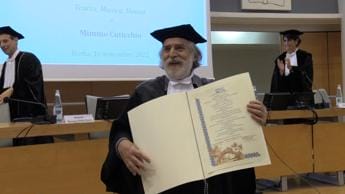 Galleria foto 'Laurea Honoris Causa a Mimmo Cuticchio: “Ai giovani dico siate curiosi”' - foto 1