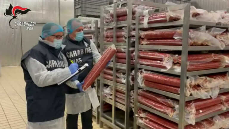 Galleria foto 'Listeria, i Nas sequestrano 14 tonnellate di cibo in tutta Italia' - foto 1