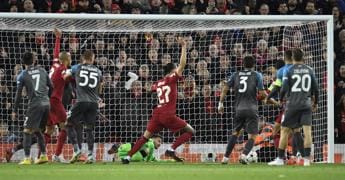 Galleria foto 'Liverpool-Napoli 2-0, azzurri k.o. ma primi nel girone' - foto 1