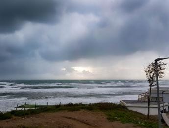 Galleria foto 'Maltempo, nubifragi e venti di burrasca: allerta rossa in Abruzzo e Sardegna' - foto 1