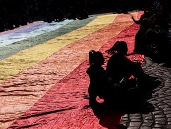Galleria foto 'Manifestazione pace Roma, ‘Bella Ciao’ in attesa partenza corteo' - foto 1