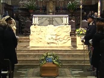 Galleria foto 'Maroni, a Varese i funerali di Stato' - foto 1