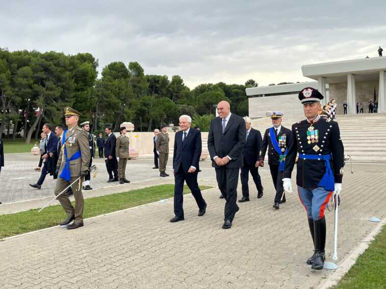 Galleria foto 'Il presidente della Repubblica celebra il 4 novembre a Bari' - foto 1