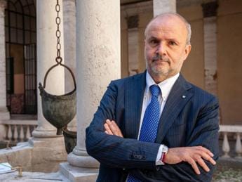 Galleria foto 'Medici no-vax, Schillaci: “Direzioni sanitarie decidono dove reintegrarli”' - foto 1
