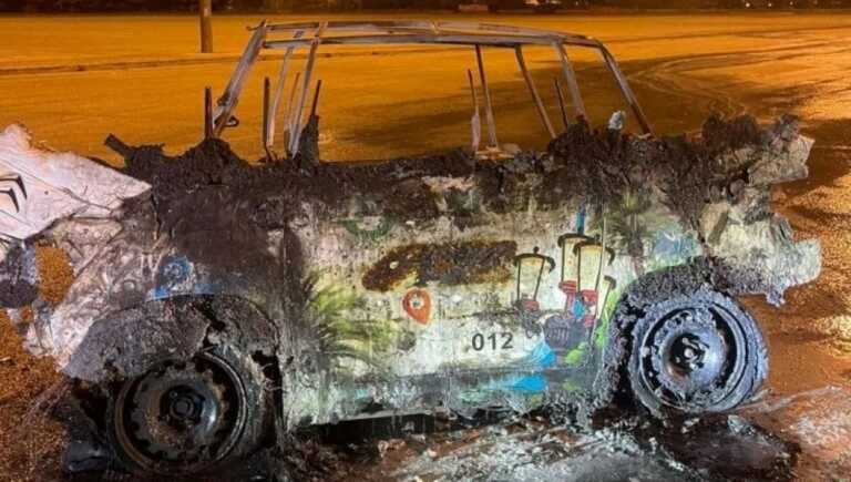 Bari, minicar si ribalta e prende fuoco: indagini per individuare i responsabili