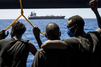 Galleria foto 'Migranti, Commissione Ue: “Accordo ora su patto, basta lavorare nave per nave”' - foto 1