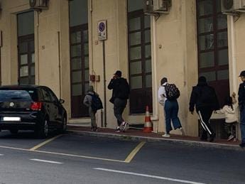 Galleria foto 'Migranti, continuano i controlli francesi a Ventimiglia: decine di respingimenti' - foto 1