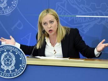 Galleria foto 'Migranti, Meloni: “Governo rispetta regole, divieto Ong è legittimo”' - foto 1