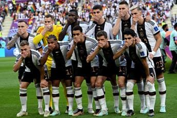 Galleria foto 'Mondiali 2022, Germania protesta contro Fifa: la tv oscura l’immagine' - foto 1