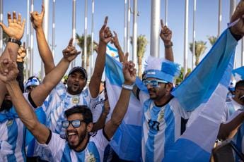 Galleria foto 'Mondiali 2022, Qatar ‘compra’ tifosi: ecco i fan a pagamento' - foto 1