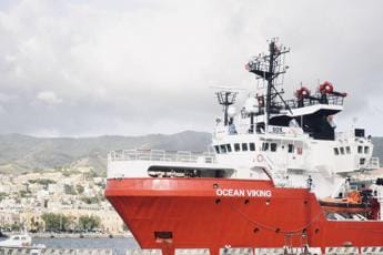Galleria foto 'Ocean Viking, Ue chiede sbarco immediato dei migranti a bordo' - foto 1