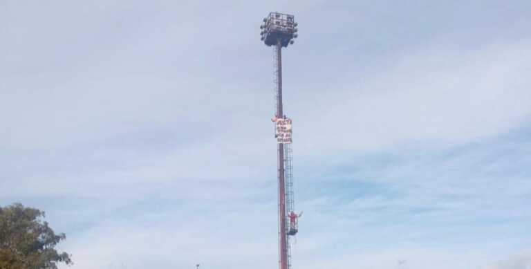 Acciaierie d’Italia: sit-in a Taranto, due operai salgono su una torre faro