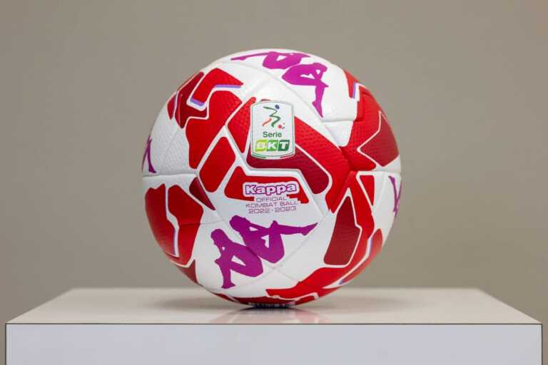 La serie B contro la violenza sulle donne: domenica in campo con un pallone rosso