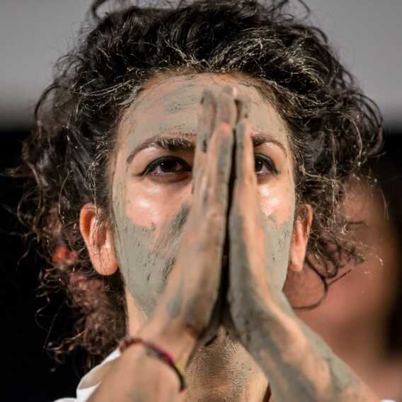 Il teatro della materana Adele Paolicelli che «dà voce alle donne che non ce l’hanno fatta»