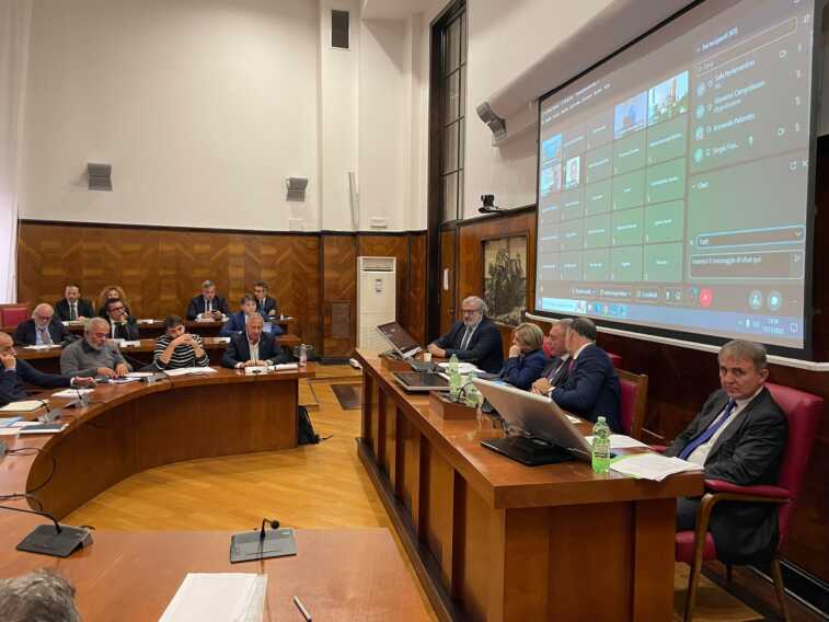 Ex Ilva, conclusa la plenaria nella sede del Ministero: «Lo Stato aumenti quota azionaria» – VIDEO