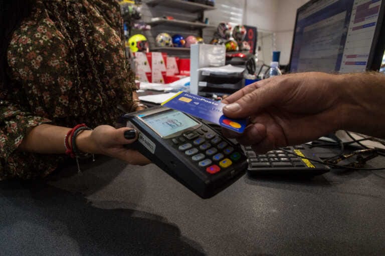 Galleria foto 'Il cashless? A Bari non piace: è la città in cui si usa meno il Pos' - foto 1