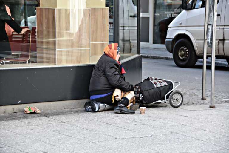 A Bari cresce il numero dei poveri: tra i più bisognosi precari e single