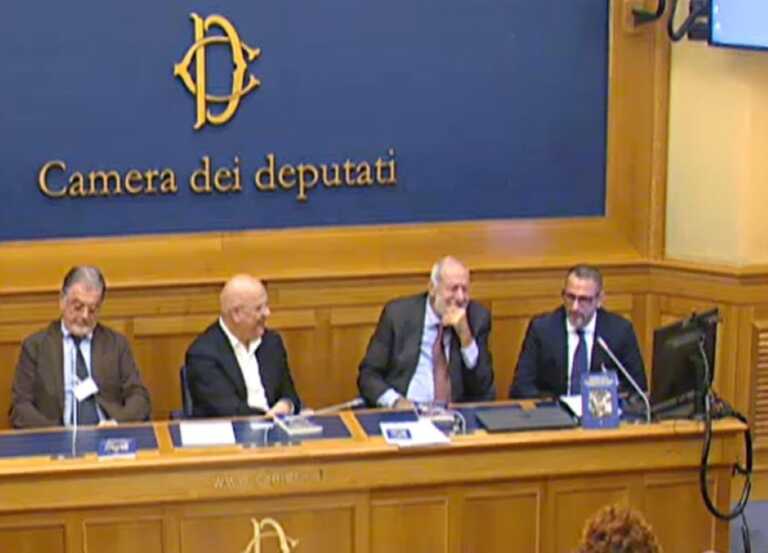In un libro Latorre racconta il “caso marò”: «Convinto della mia innocenza, ma dovevo fidarmi»