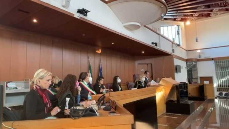 Morì sotto il sole mentre raccoglieva pomodori: condannati imprenditore agricolo e intermediario