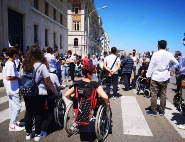 Disabili condannati per avere “occupato” la sede della Regione Puglia: faranno ricorso