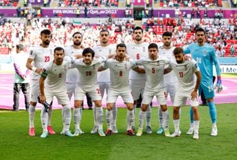 Galleria foto 'Qatar 2022, il regime si fa sentire: i giocatori dell’Iran cantano l’inno' - foto 1