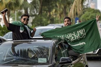 Galleria foto 'Qatar 2022, re saudita proclama giorno di festa per “storica” vittoria su Argentina' - foto 1