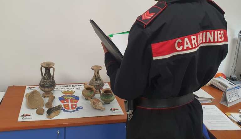 Aveva in casa reperti archeologici del III e IV secolo a.C.: denunciata 48enne a Martina Franca
