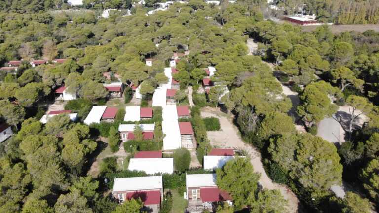 Un resort abusivo nel Parco naturale “Litorale di Ugento”: sequestrati 194 immobili