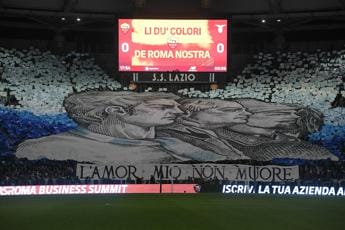 Galleria foto 'Roma-Lazio, cori antisemiti da tifosi laziali: chiesto supplemento d’indagine' - foto 1